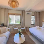 Ξενοδοχείο Lou 3*