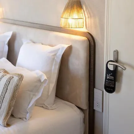 Lou Hotel