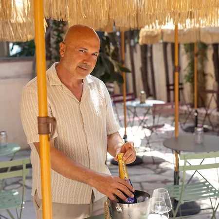 Ξενοδοχείο Lou 3*