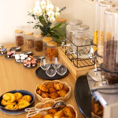 Lou Hotel 3*
